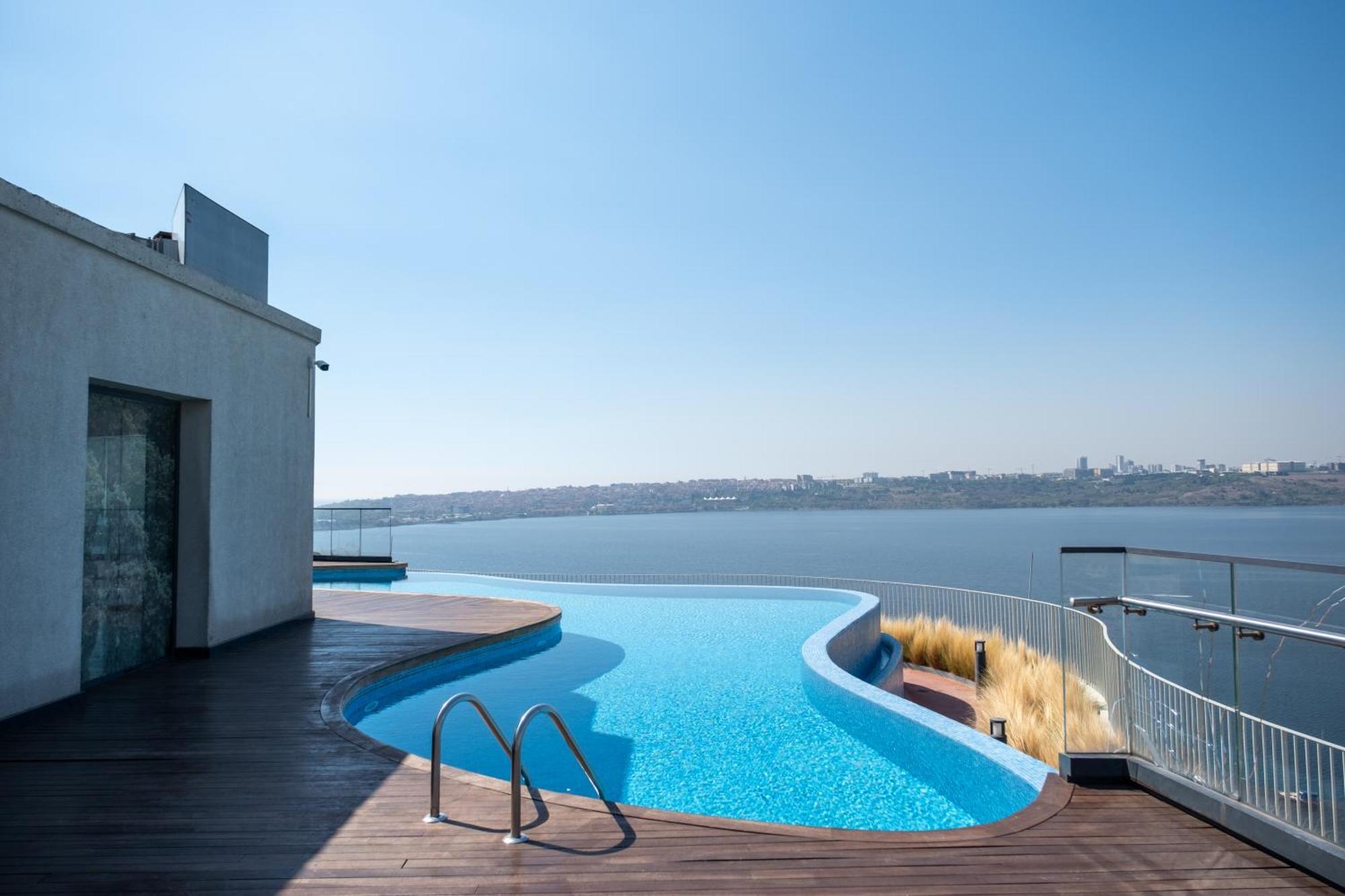 Golden Stones House Sea And Lake View Istanbul Exterior photo